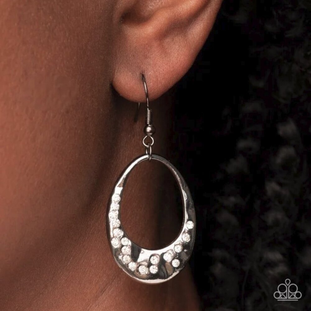 Paparazzi Jewelry Accessories - ​Classic Keepsake - Black Earrings - Vintage